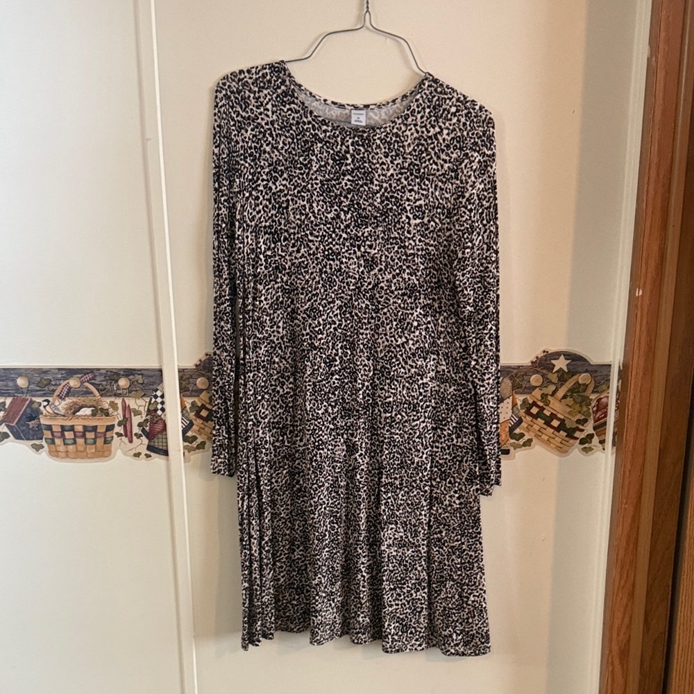 Old Navy Black and White Patterned Long Sleeve Dress